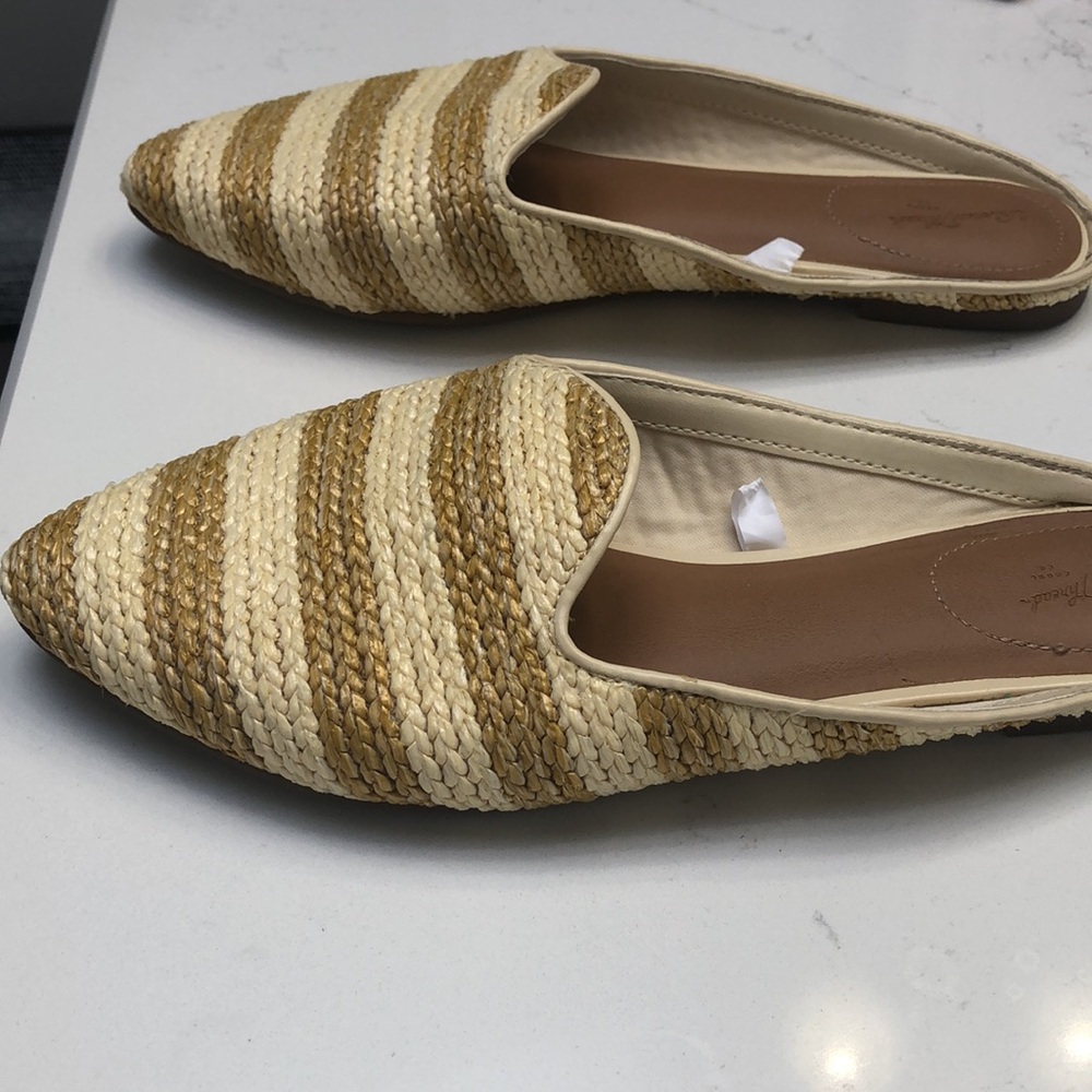 Tweed type slip on’s size 10